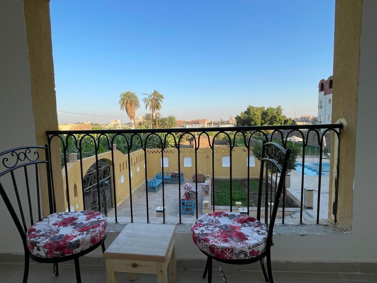 Jewel Howard Carter Hotel