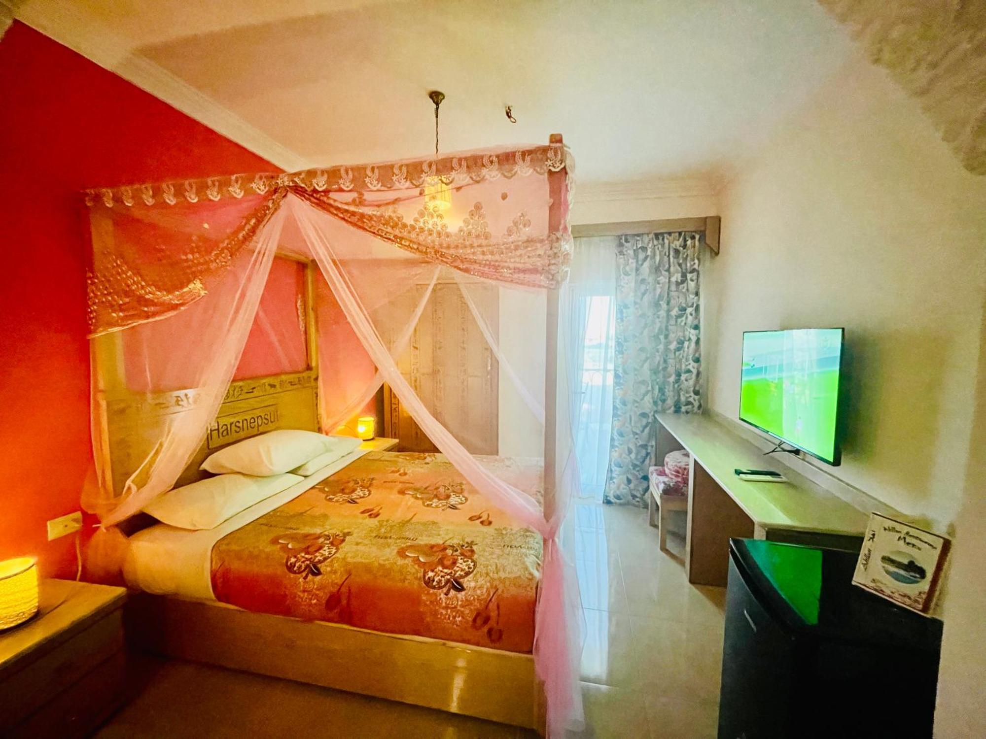 Jewel Howard Carter Hotel