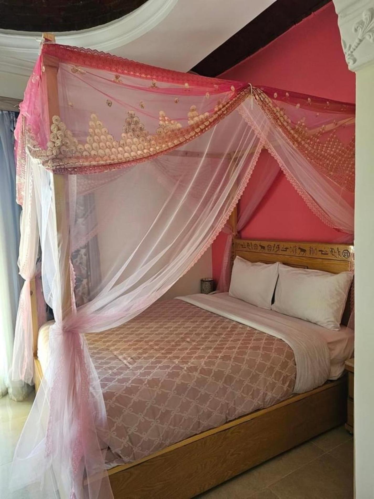 Hotel Jewel Howard Carter