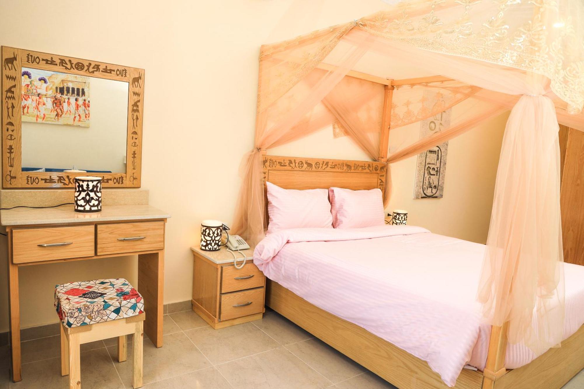 Hotel Jewel Howard Carter
