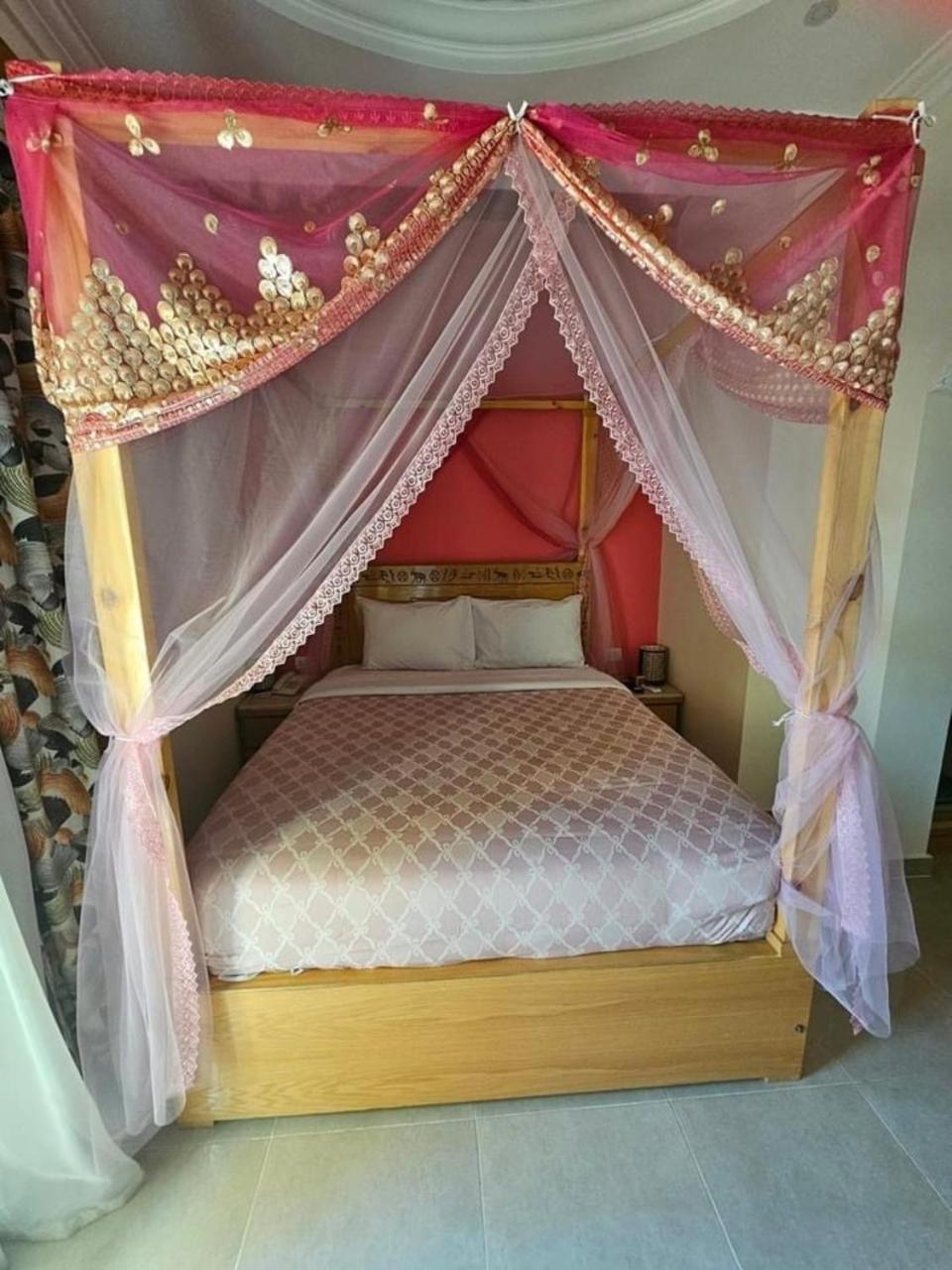 Jewel Howard Carter Hotel 3*
